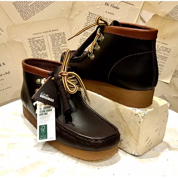 Urban Outfitters Clarks Wallabee Hiker Boot Burgundy Leather Unisex - Picture 5 of 9